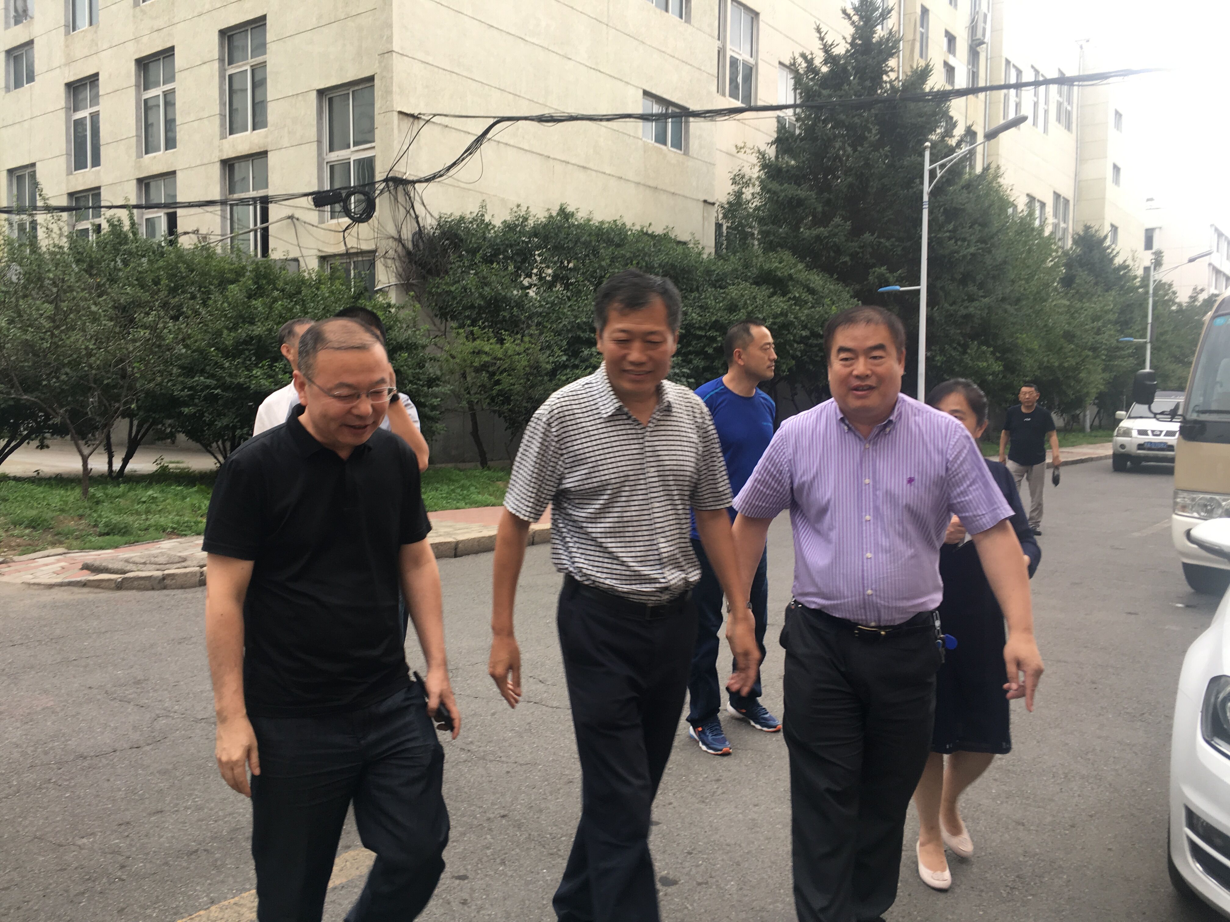 副校长杨春对哈尔滨市政府,哈尔滨市环保局,农林局及南岗区环保局的