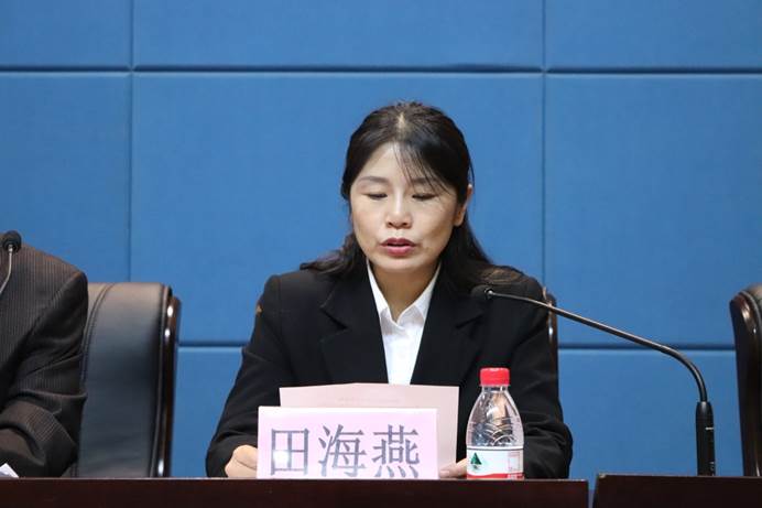 说明: C:\Users\Administrator\Desktop\新闻报导\10副书记田海燕宣读关于学院工作报告的决议.JPG