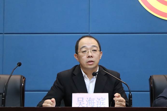 说明: C:\Users\Administrator\Desktop\新闻报导\6副院长吴海斌做《学院中青年教师科研能力提升计划实施方案》报告.JPG