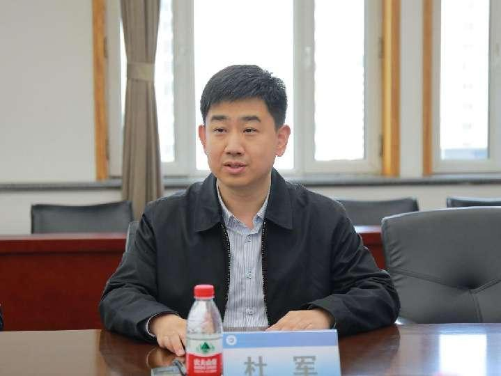 首页>/理工要闻>/正文>副校长杜军主持会议保密办主任付尧汇报学校