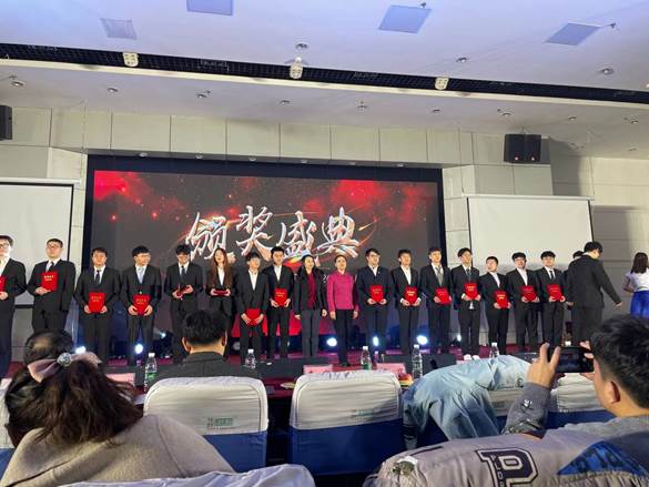 说明: C:\Users\Administrator\Desktop\测通学院成功举办2020级新生迎新晚会暨“音梦起航，为你唱响”主题音乐盛典\11优秀抗“疫”志愿者颁奖.jpg